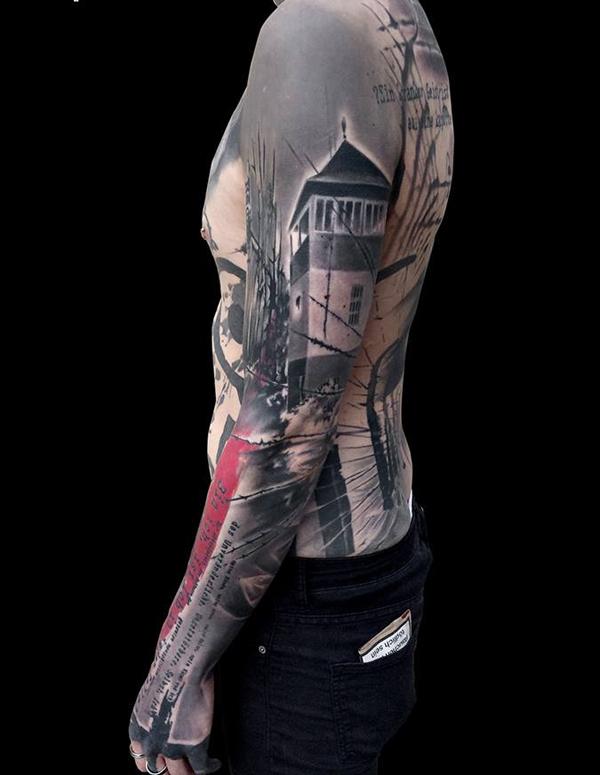Hihetetlen teljes ujjú tetoválás Trash Polka stílusban