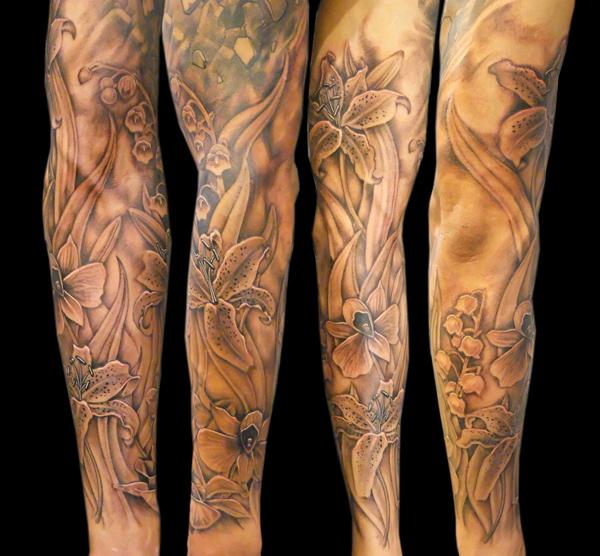 Liliomvirág karos tetoválás