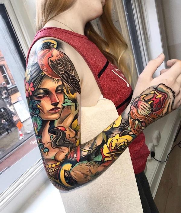 Stílusos nő teljes ujjú tetoválás