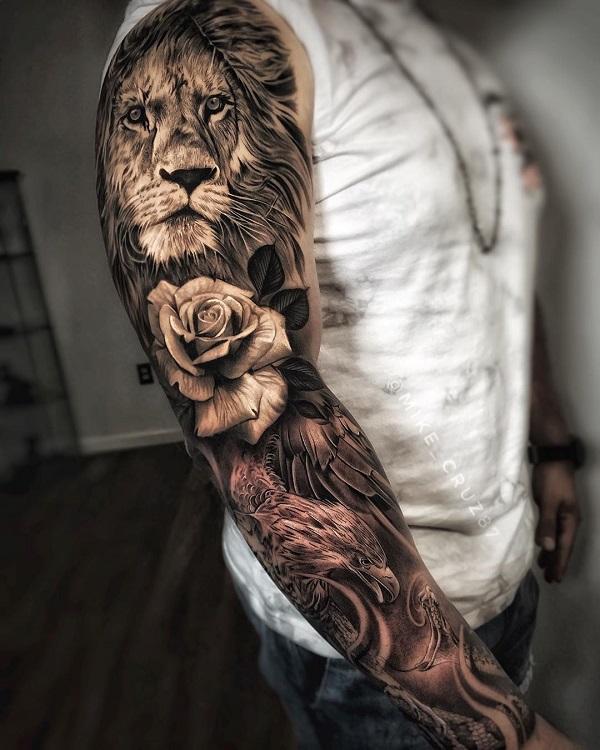 Løve rose og fugl tatovering med full erme