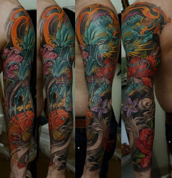 Színes ujjú tetoválás sárkány és kio halakkal férfiaknak