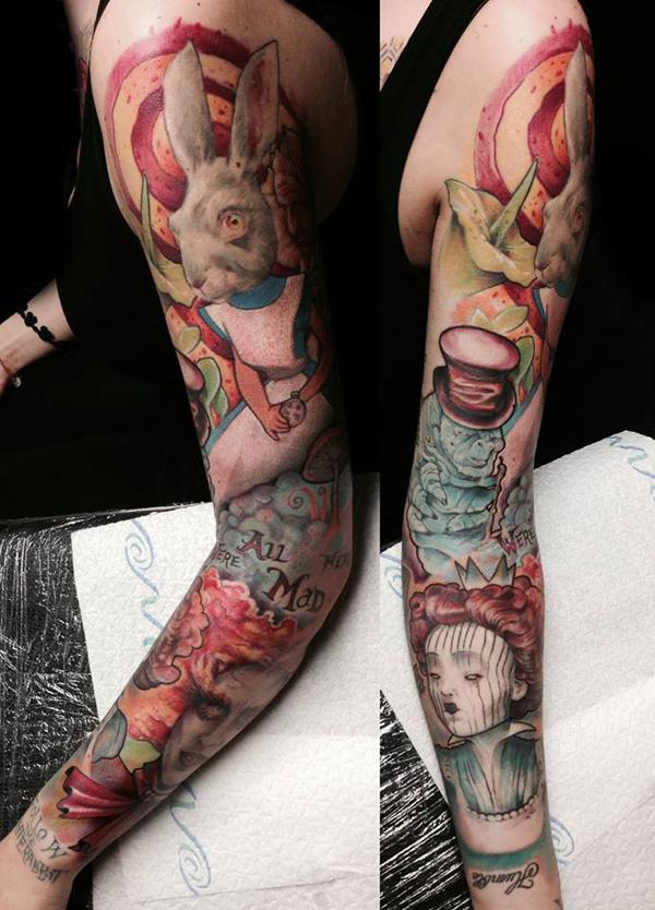 Alice Csodaországban teljes ujjú tetoválás