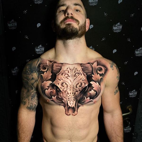 Stilizált állati koponya tetoválás