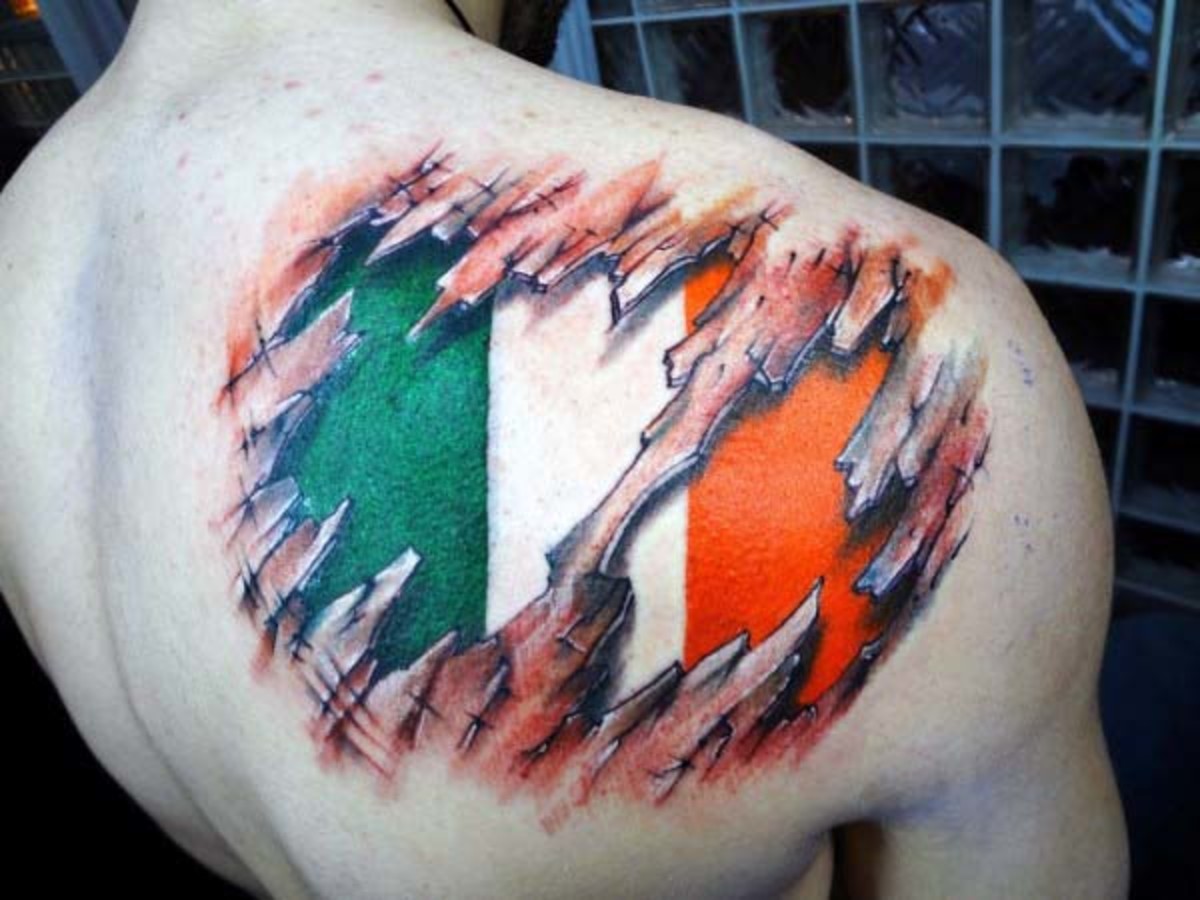 férfi-ír-zászló-szakadt-bőr-váll-tetoválás-tervezés