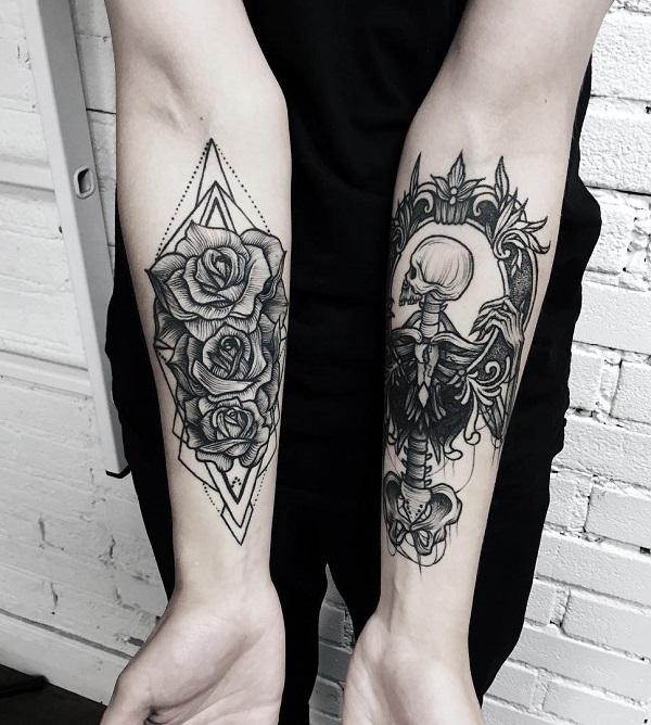 Virág és koponya megfelelő tetoválás az alkaron