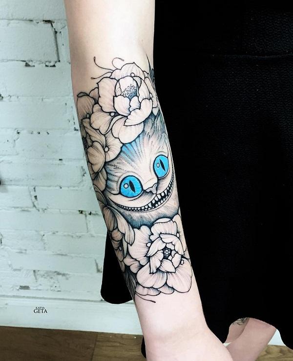 Cheshire katt med pioner tatovering