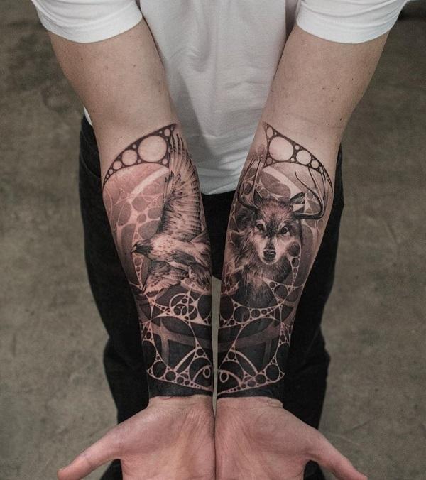 Matchende tatovering på underarmen