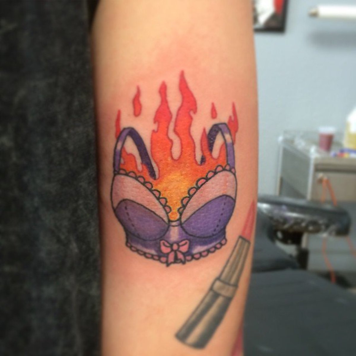 brennende bh -tatovering