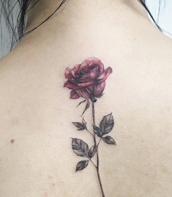 קעקוע ורדים סגול על הגב לנשים