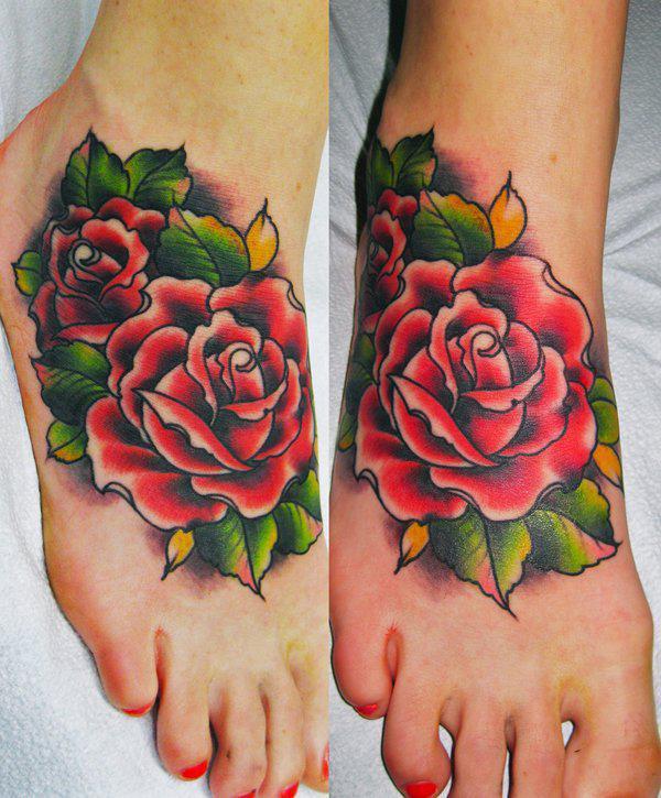 קעקוע ורדים צבעוני ברגל