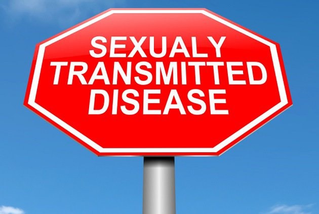 Ugyanaz, mint az általános orvosi tünetekre vonatkozó figyelmeztetés. Mindig gyakorolhatja a biztonságos szexet, vagy talán még soha nem is szexelt, bár elég hosszúnak és keménynek látszik, és biztosan azt fogja hinni, hogy a nemi betegségek valamilyen törzse behatolt a nemi szervekbe.