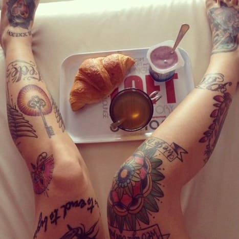 2-tetovált-reggeli