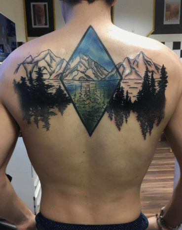 mountain lake scene tilbake tatovering