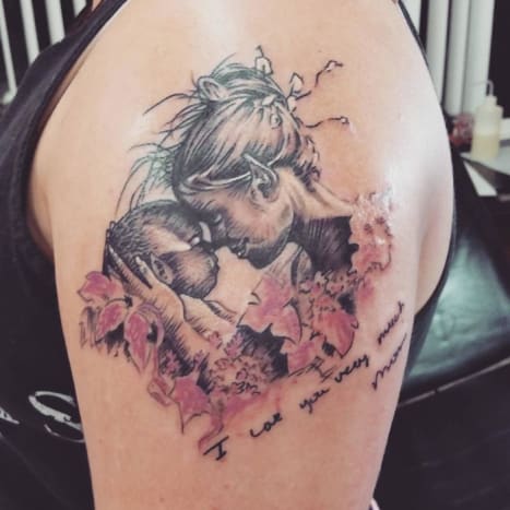 Moren deres døde uventet, men før hun gjorde det, fortalte hun datteren at hennes neste tatovering ville være en fe.