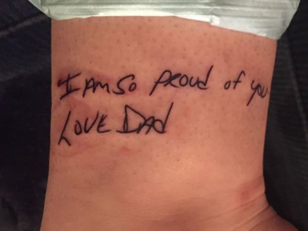En verdifull lapp tatovert på et barn hvis forelder døde.