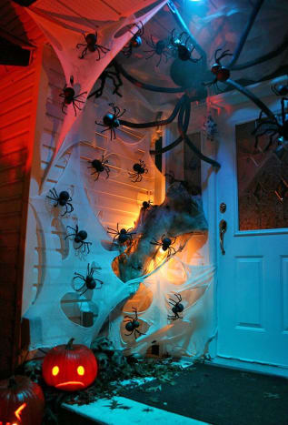 Arachnophobes vil kanskje sitte ute og lure på dette huset.