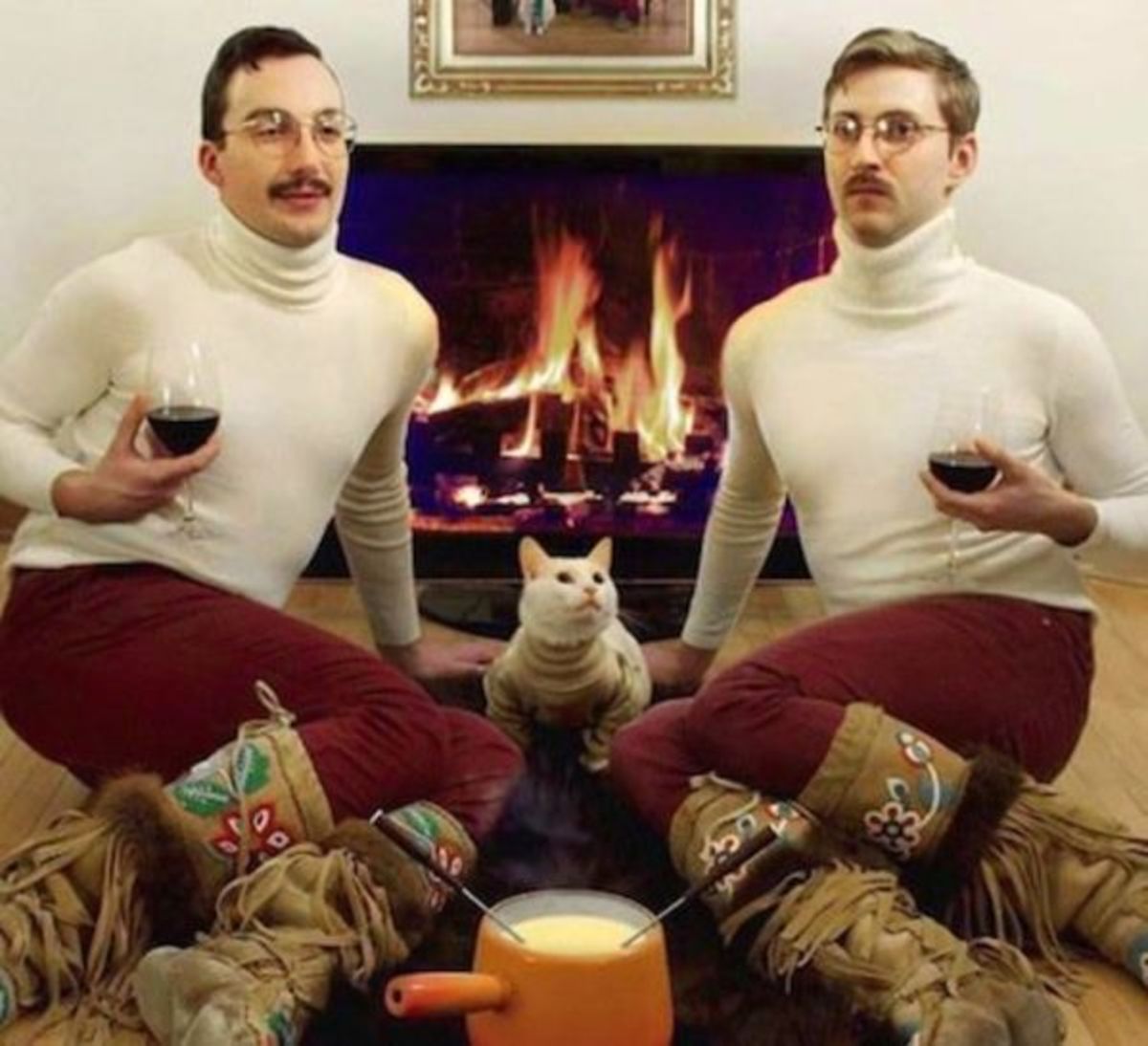 Igen, csak a garbó pulóverek teszik furcsává ezt a képet.
