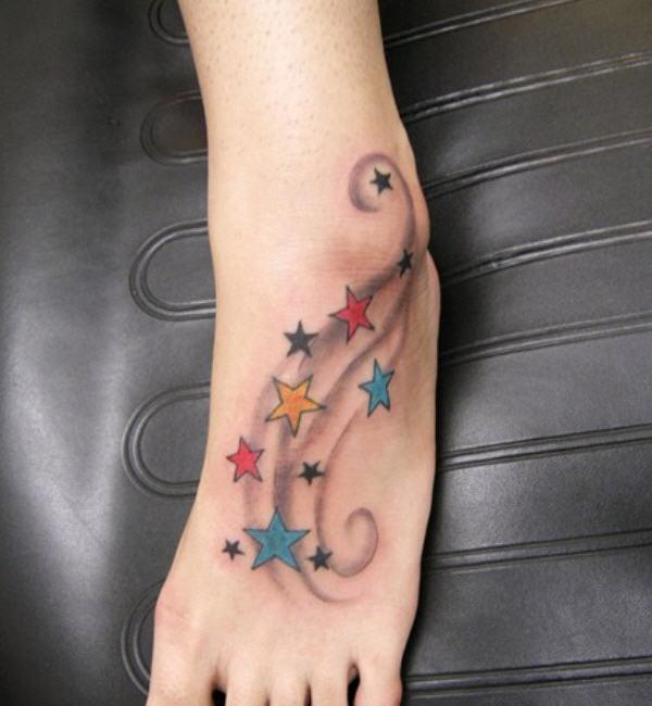 Színes csillag láb tetoválás