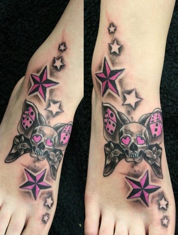 Pillangó koponya csillag tetoválás