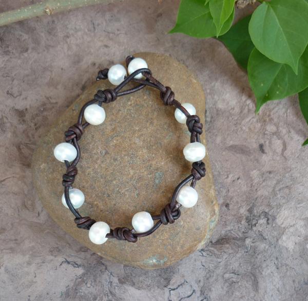 Leather and Freshwater Pearl Armbånd-8