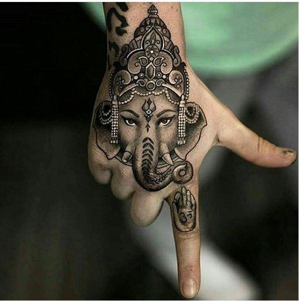 23 indisk heldig elefant tat på hånden