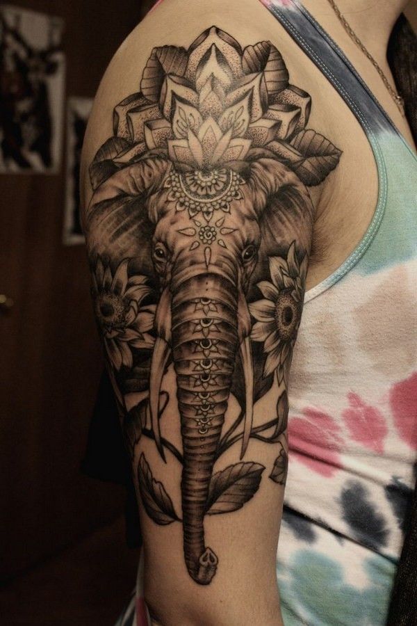 29 svart og grå tatovering av elefant med blomsterpynt på halvermet