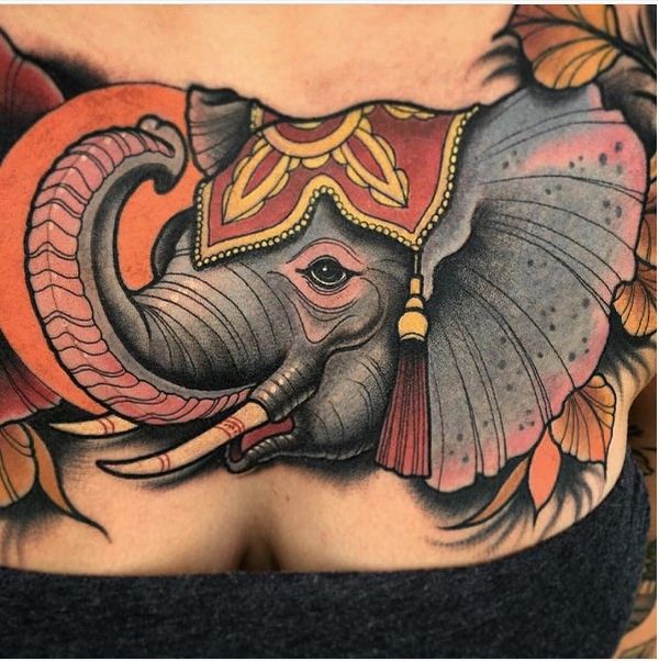 33 Overdådig tegnefilm elefant -tatovering på brystet