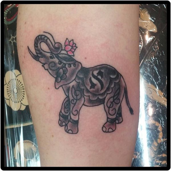 6 Søt baby elefant tatovering