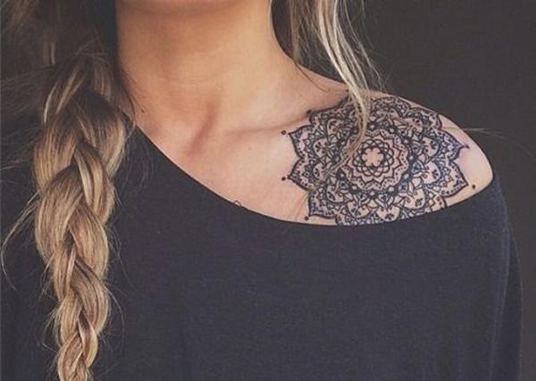mandala kulcscsont tetoválás nőknek