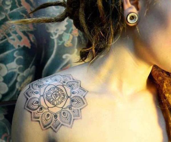 mandala kulcscsont tetoválás