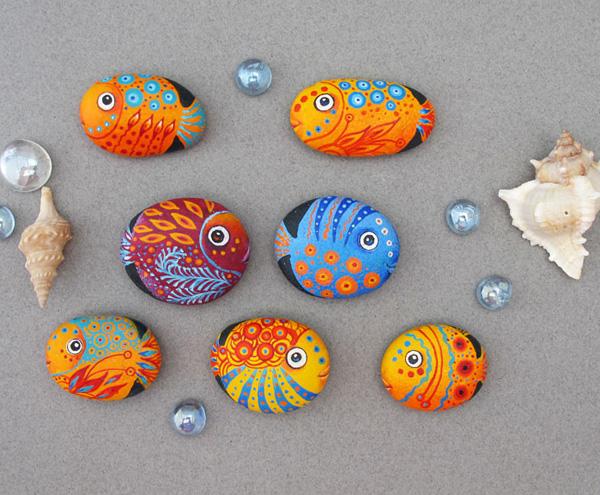 אבנים מצוירות בדגים