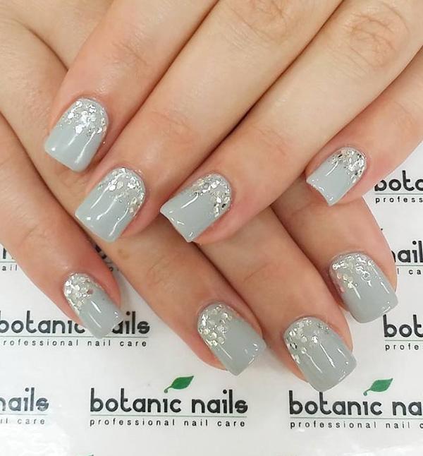 elegant grå glitter neglelakk