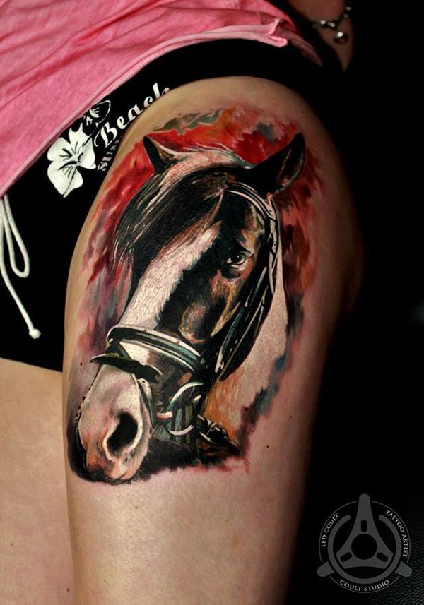 hest portrett tatovering på låret