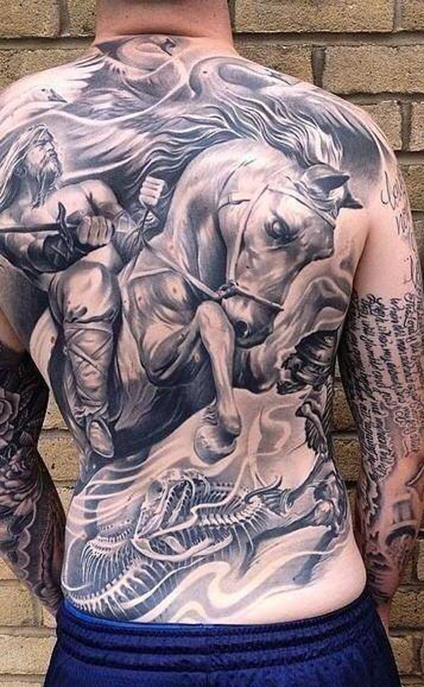 kriger med hest tatovering i full rygg