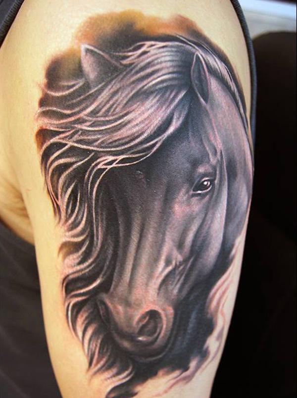 ló tetoválás fél ujján