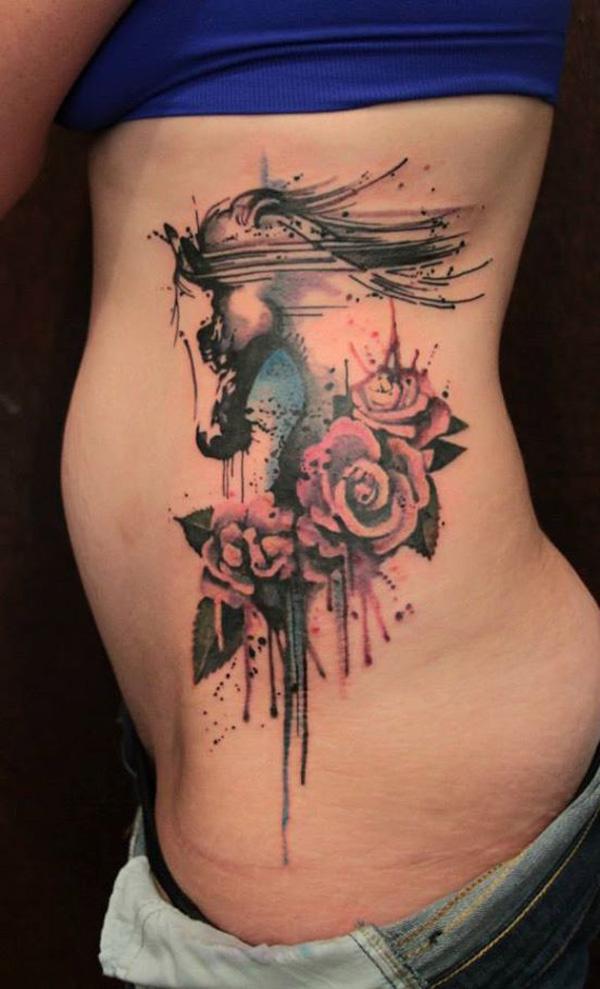 akvarell ló virág tetoválással