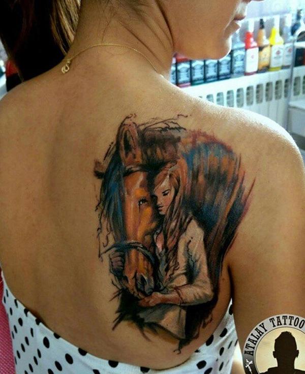 hest og jente tatovering på ryggen