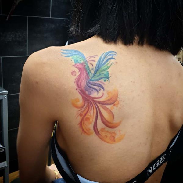 Akvarell Phoenix tat a hátán nőknek