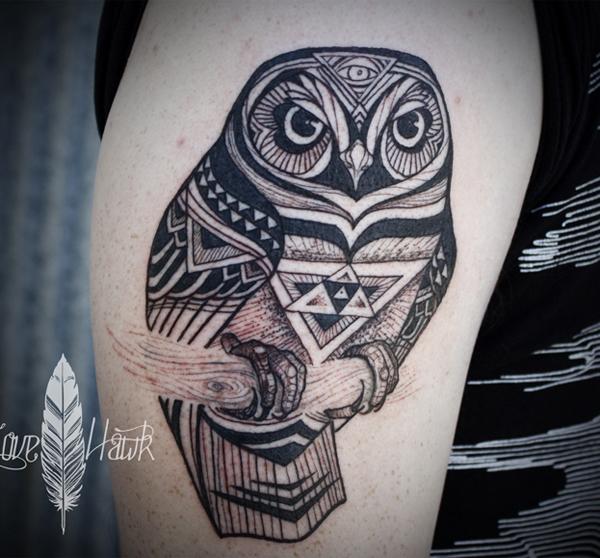 bagoly illusztráció stílusú ujjú tetoválás