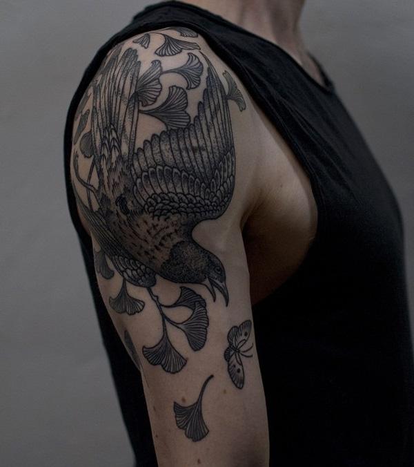 ginkgo levelek és madárujjú tetoválás