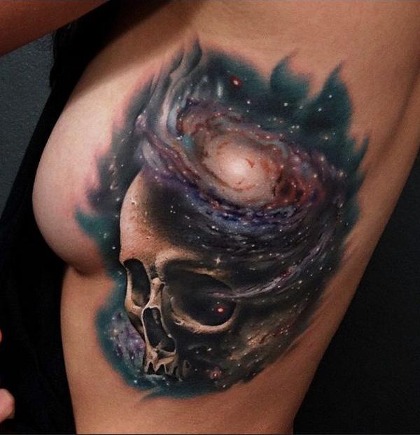 קעקוע Galaxy Skull מאת אנדרס אקוסטה