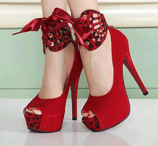 Stílusos piros magas sarkú cipő