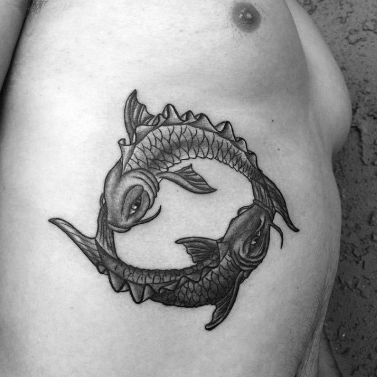 borda-ketrec-és-mellkas-hím-köröző-hal-halak-tetoválás
