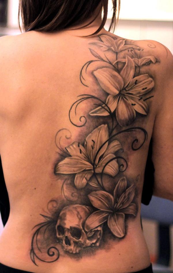 Lilje og hodeskalle tatovering bilde