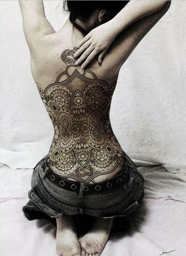 Fantastisk Mandala -inspirert tatovering for kvinner
