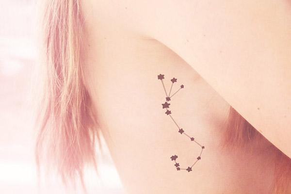 Liten tatovering av stjernebildet