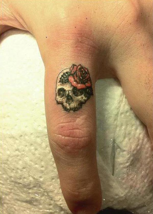 Kis koponyaujj tetoválás