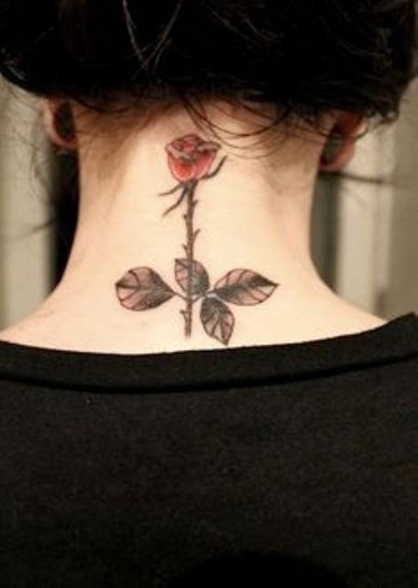 Kis rózsa tetoválás a nyakhoz