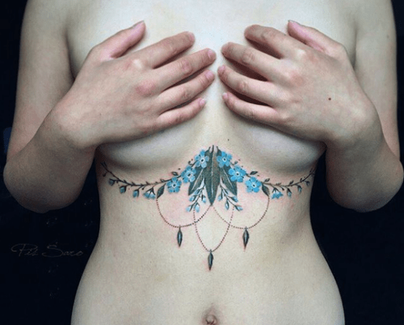 under boob tatovering, bryst tatovering, tatovering, tatovering artist, tatovering design, tatovering inspirasjon, tatovering kunst, blekket, inkedmag