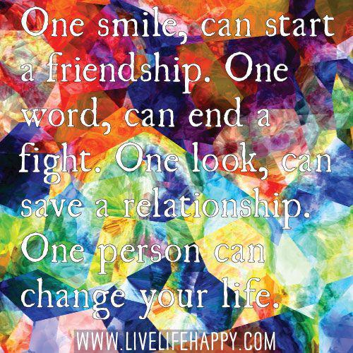 Egy mosoly barátságot indíthat. Egy szó véget vethet a harcnak. Egy pillantás megmentheti a kapcsolatot. Egy személy megváltoztathatja az életed
